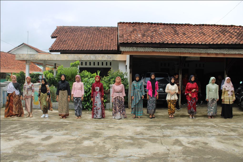 FASHION SHOW HARI BATIK